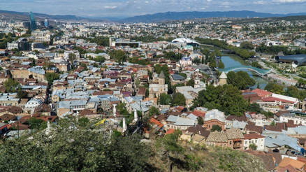 36 saatte Tiflis