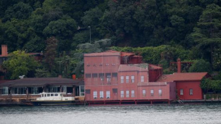 Geminin çarptığı yalıya fotoğraflı kamuflaj