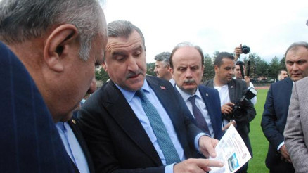 Bakan Bak: Aslan ortaya çıkınca çakallara kaçmak düşer (2)