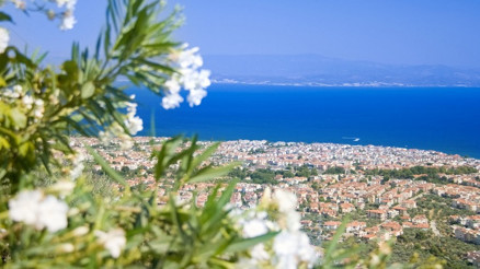 Berrak suları, plajları, kaplıcaları ve mesire yerleriyle hafta sonu burada bir başka güzel... Berrak suları, plajları, kaplıcaları ve mesire yerleriyle hafta sonu burada bir başka güzel...