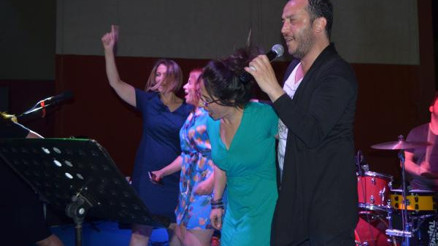 Öğretmenlerden üniversiteye hazırlanan öğrencilere mezuniyet konseri