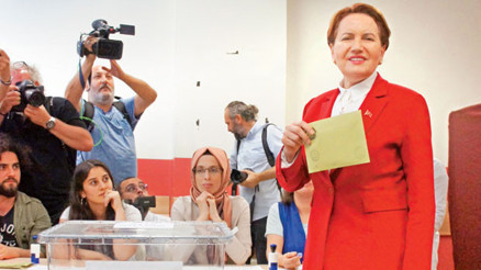 Yurtdışı oylar iki vekil kaybettirdi