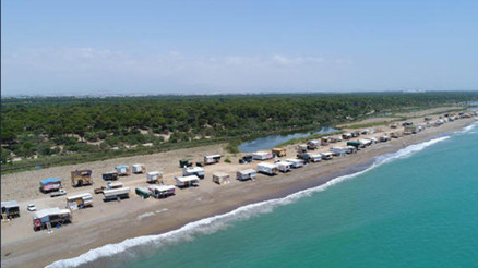 Denize sıfır oba ve çardaklarda yazı geçiriyorlar