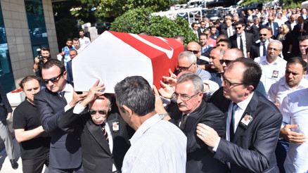 Ünlü iş adamı son yolculuğuna uğurlandı Ünlü iş adamı son yolculuğuna uğurlandı
