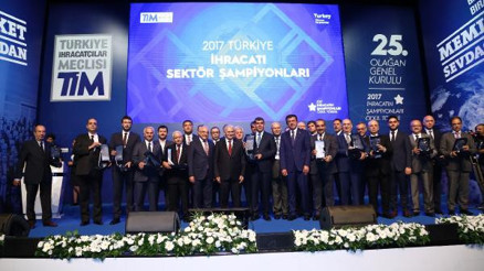 Başbakan Binali Yıldırımdan Altunkayaya ödül