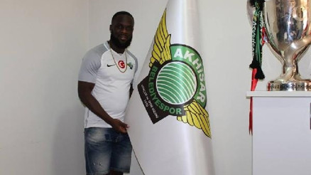Akhisarspor’da Manu’dan 3 yıllık imza