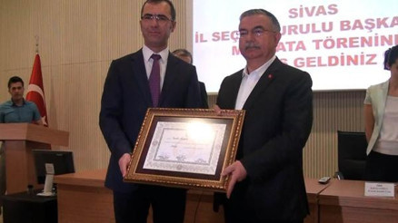 Bakan Yılmaz mazbatasını aldı