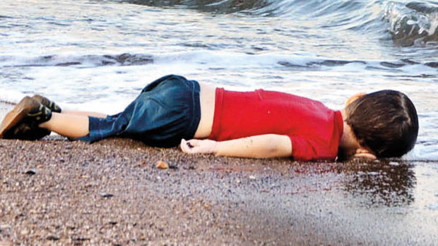 Aylan için kırmızı tişört hareketi