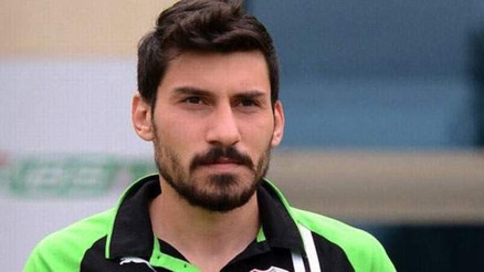 Şener Özbayraklı kimdir kaç yaşında