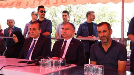 Bakan İsmet Yılmaz, Eylülün babasını ziyaret etti