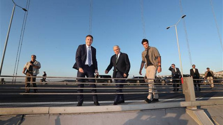 Başbakan Yıldırım, köprüdeki intiharı önledi