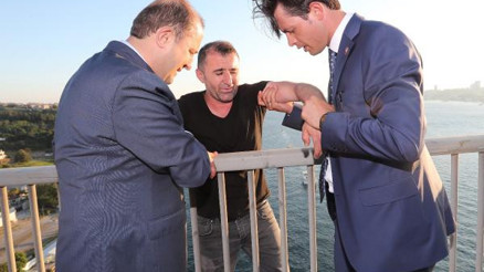 (Ek fotoğraflar ) - Köprüdeki intiharı Başbakan Yıldırım önledi