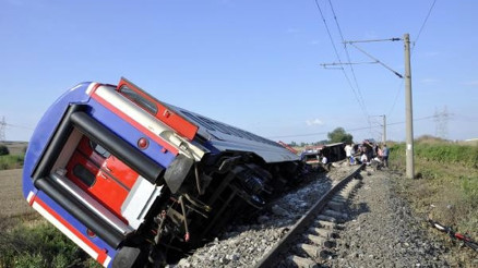 Tekirdağda yolcu treninin 6 vagonu devrildi: Ölü ve yaralılar var (3) Yeniden