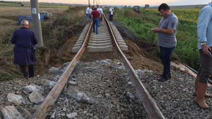 Tekirdağda yolcu treninin 5 vagonu devrildi: Ölü ve yaralılar var (4)