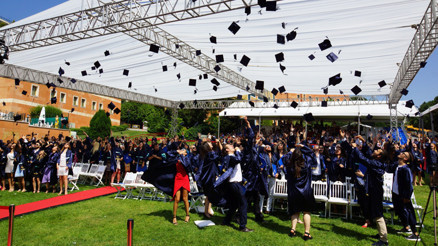 Eski mezunlar yenileri yalnız bırakmadı