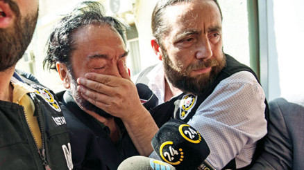‘Adnan hoca’ kaçamadı: Adnan Oktar ve grubuna yönelik yapılan şafak baskınında 172 gözaltı