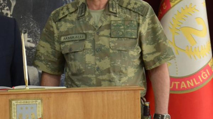 Efsane komutan, Halisdemir’in mezarını sık sık ziyaret ediyor