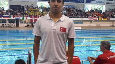 Yüzücü Baturalpten rekor üstüne rekor