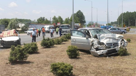 Otomobiller çarpıştı: 2 ölü, 2 yaralı