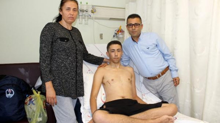 Ameliyattan sonra ilk işi aynaya bakmak oldu