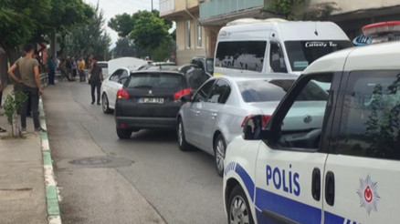 Uyuşturucu satıcısı ile polis kovalamacası sonucunda 6 araç kullanılamaz hale geldi Uyuşturucu satıcısı ile polis kovalamacası sonucunda 6 araç kullanılamaz hale geldi