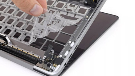 Appleın klavyesi söküldü, içinden bakın ne çıktı