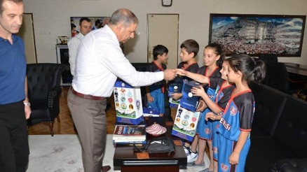 İl Emniyet Müdürü Bulut, dereceye giren sporcuları ödüllendirdi