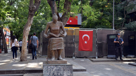 Polis bariyerleri kaldırıldı Polis bariyerleri kaldırıldı