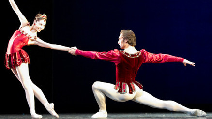 Bodrum gecelerinde bale sanatının büyüsü Bodrum gecelerinde bale sanatının büyüsü