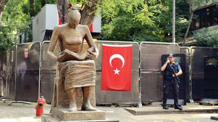 İnsan Hakları Anıtı serbest İnsan Hakları Anıtı serbest