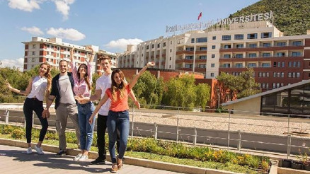 İzmir Ekonomide öğrenci memnuniyeti