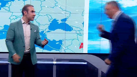 Canlı yayında kanlı ay sürprizi