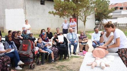 Köylü kadınlara ilk yardım eğitimi