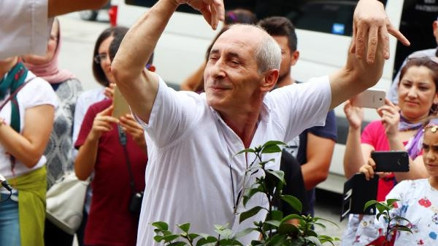 Fenomen çaycıdan sıra dışı horonla çay servisi