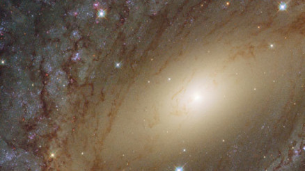 Hubble, Samanyolunun ablasını görüntüledi