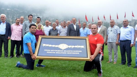 Kızıldağda başpehlivana 1 kiloluk altın kemer