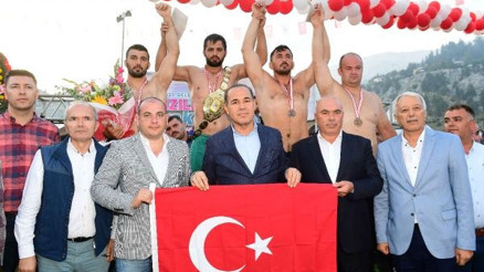 Kızıldağ Karakucak Güreşleri dayanışma şölenine dönüştü