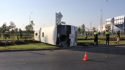 Konyada midibüs devrildi: 4 yaralı