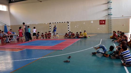 Derikte öğrenciler yaz tatilini sporla geçiriyor