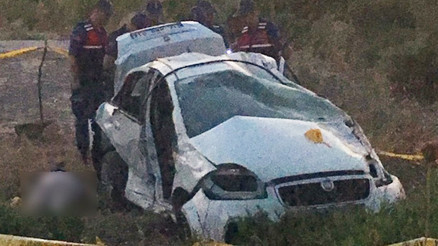 Otomobil bariyerlere çarptı: 1 ölü, 3 yaralı