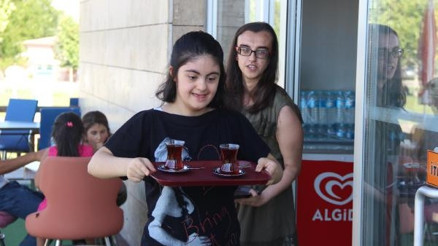 Elazığda Down Kafede çocuklar topluma kazandırılıyor