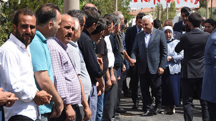 TBMM Başkanı Yıldırımdan bebeğiyle şehit olan annenin ailesine ziyaret TBMM Başkanı Yıldırımdan bebeğiyle şehit olan annenin ailesine ziyaret