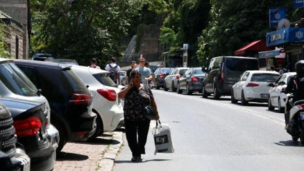 Rumelihisarında kaldırımlar otoparka döndü