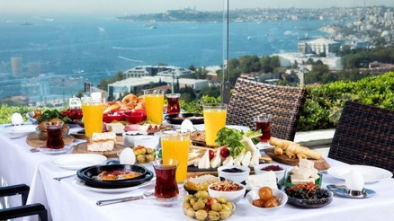 İstanbul’un deniz manzaralı kahvaltı mekânları İstanbul’un deniz manzaralı kahvaltı mekânları