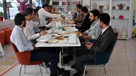 AK Parti Van teşkilatından Engelsiz Kafeye ziyaret