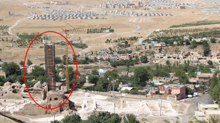 611 yıllık minarenin numaralandırılan taşları sökülmeye başlandı 611 yıllık minarenin numaralandırılan taşları sökülmeye başlandı