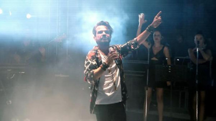 Kenan Doğulu Marmariste tatilcileri coşturdu