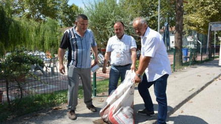 Engelli arkadaşlarına araç almak için kurban derisi topluyorlar