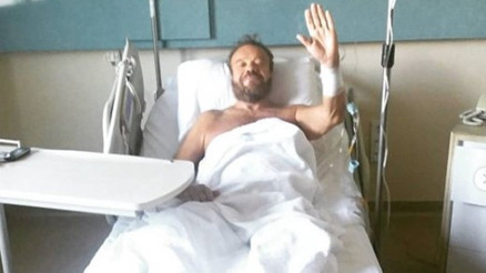 Ünlü şarkıcı hastaneye kaldırıldı