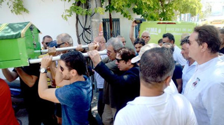 Ünlü piyanist Fazıl Say, annesini son yolculuğuna uğurladı